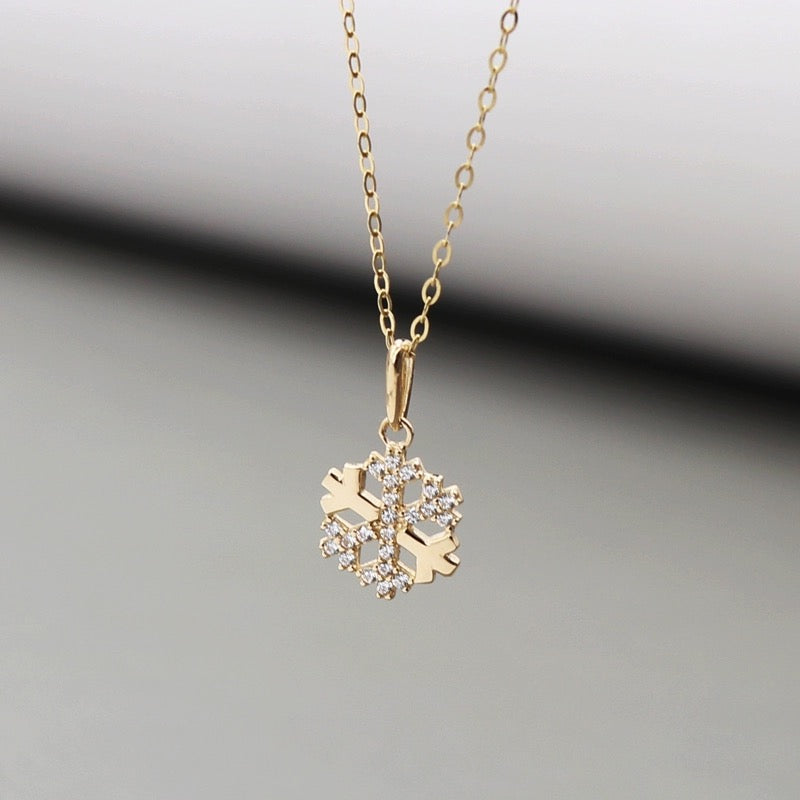 Frosted Snowflake Charm
Pendant