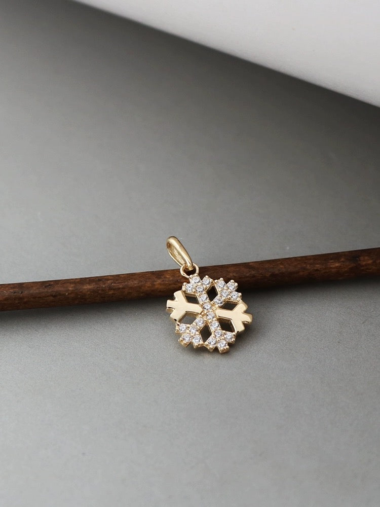 Frosted Snowflake Charm
Pendant