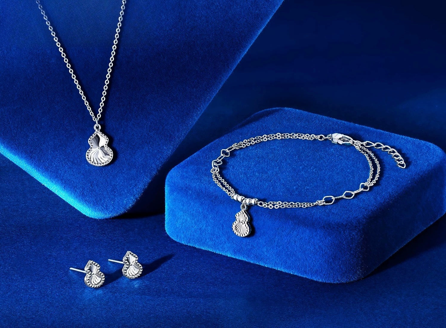 Spiralled Genie Bottle Charm Necklace