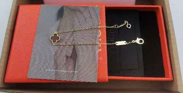 Beaded Agate Clover Bracelet