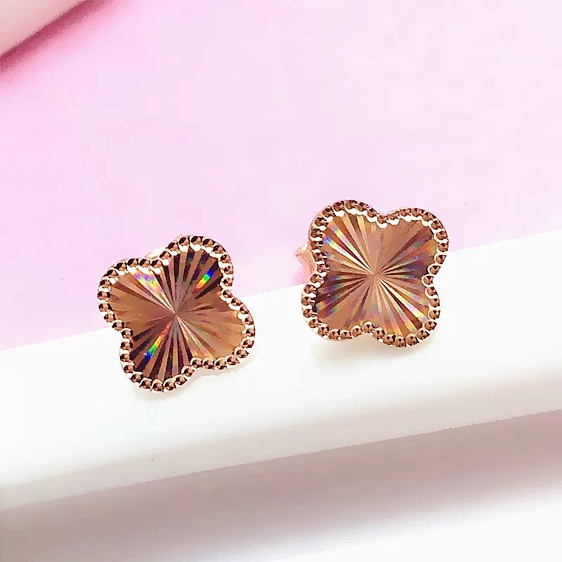 Beaded Clover Plate Stud Earrings