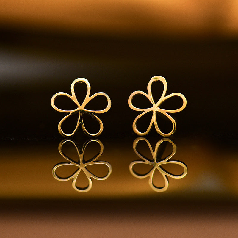 Daisy Shield Stud Earrings