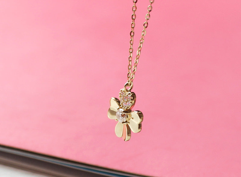 Clover Daisy Charm Necklace