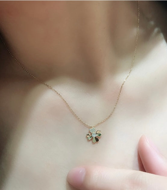 Clover Daisy Charm Necklace