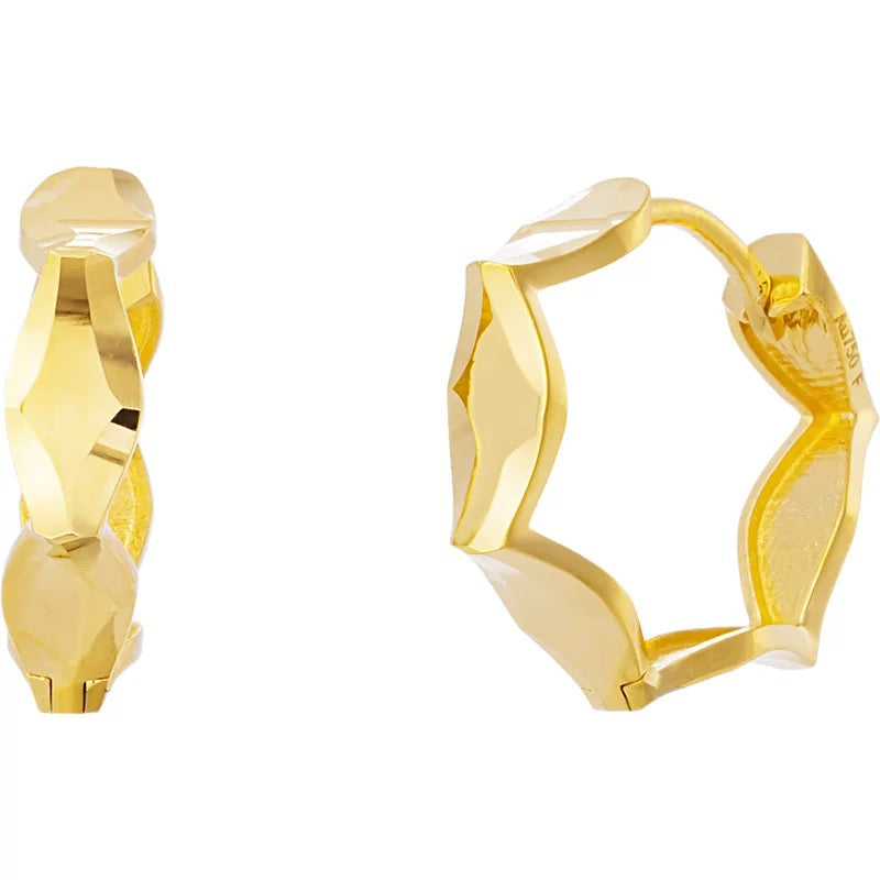 Raised Scallop Patterned Hoop Earrings