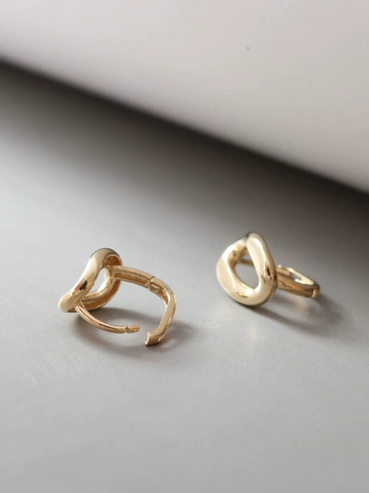 Single Curb Chain Link Hoop Earrings