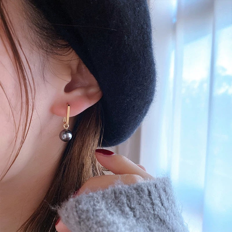 Oblong Frame Hanging Graphite Pearl Hoop Earrings