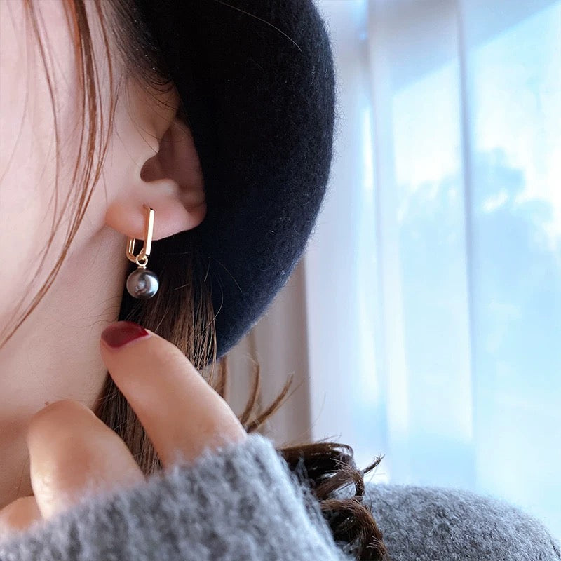 Oblong Frame Hanging Graphite Pearl Hoop Earrings