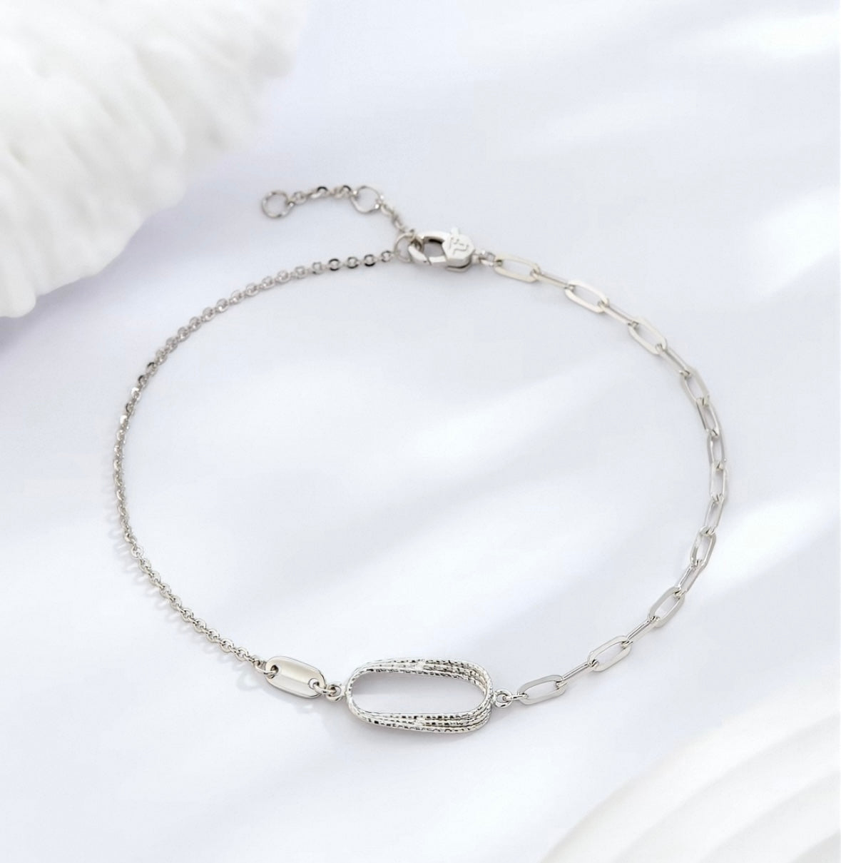 Veron Asymmetric Chain Bracelet