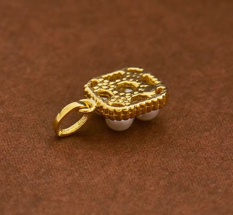 Four Pearl Tray Charm Pendant