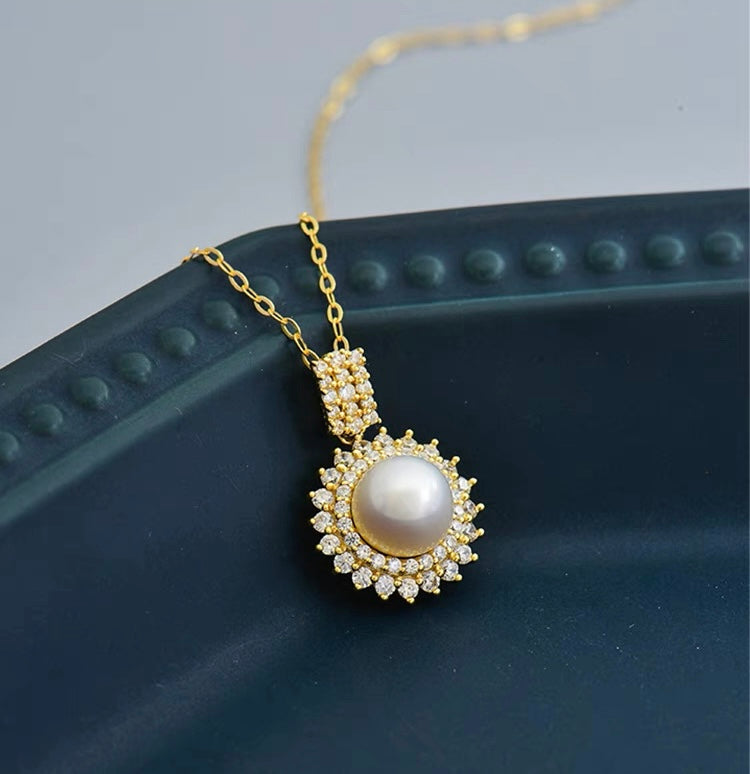 Madame Pearl Sunflower Charm Necklace