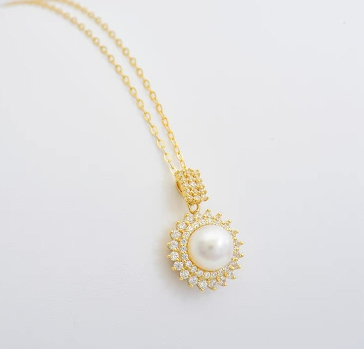 Madame Pearl Sunflower Charm Necklace