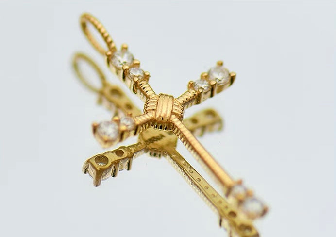 Ribbed Solitaire Cross Charm Pendant