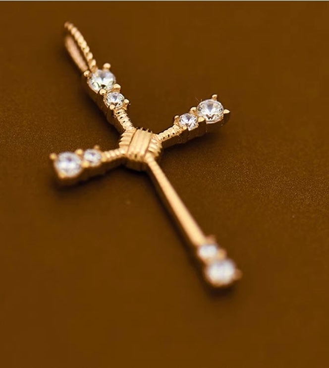 Ribbed Solitaire Cross Charm Pendant