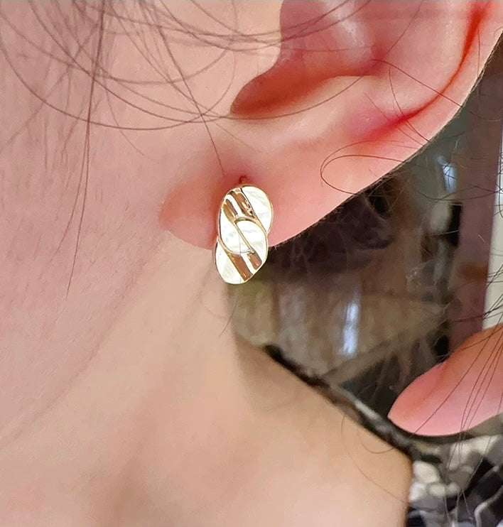 Shindo Links Huggie Hoops