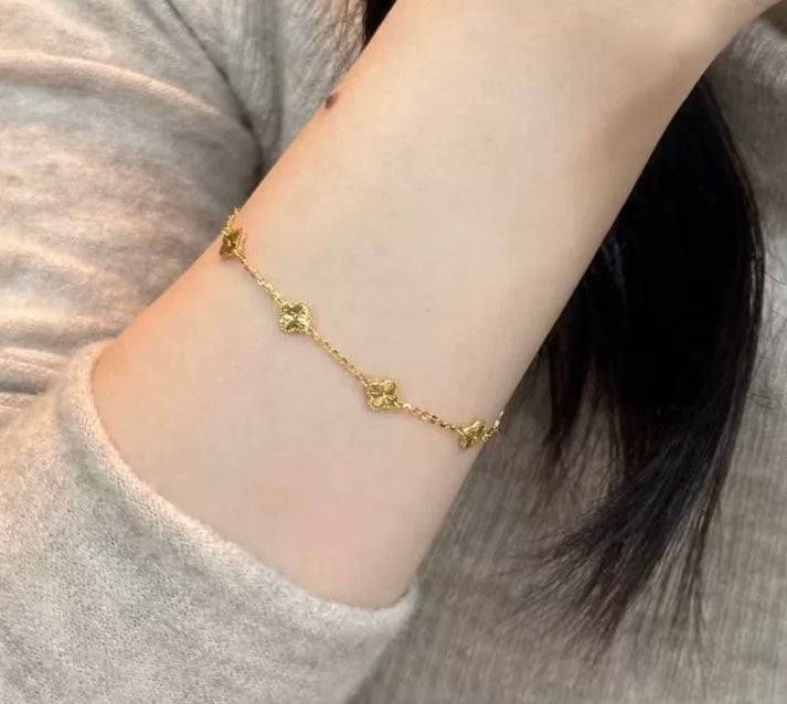 Clover Patterned Chain Bracelet