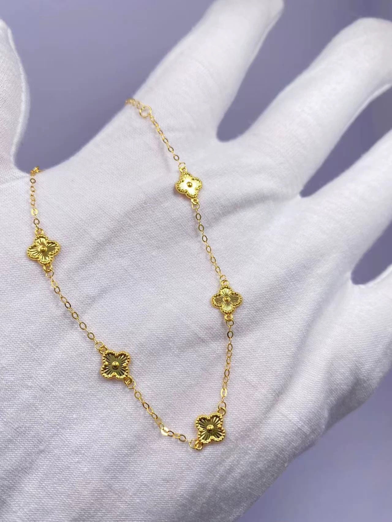 Clover Patterned Chain Bracelet