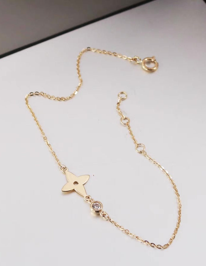 Kite Clover Bezel Bracelet