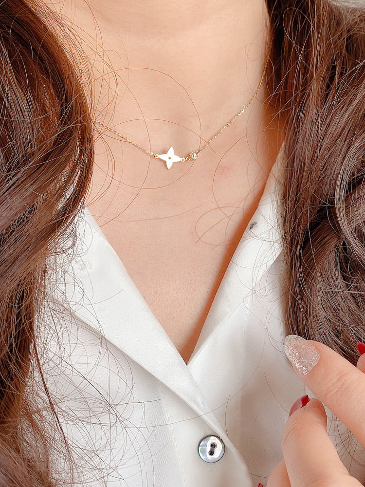 Kite Clover Bezel Necklace