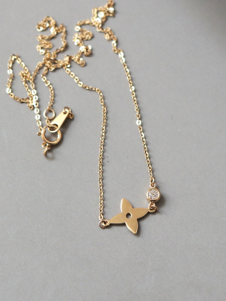 Kite Clover Bezel Necklace