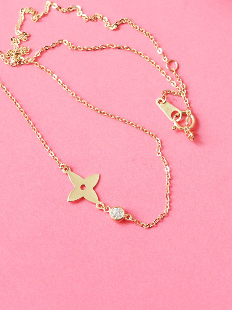 Kite Clover Bezel Necklace