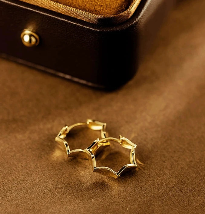 Raised Scallop Patterned Hoop Earrings