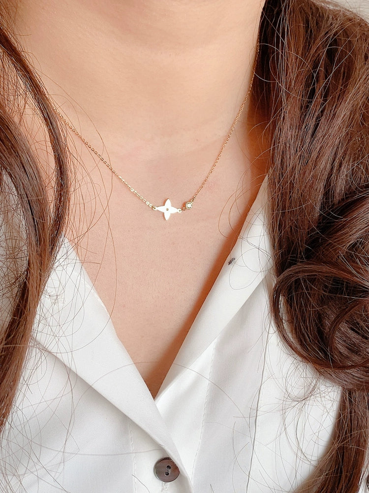 Kite Clover Bezel Necklace