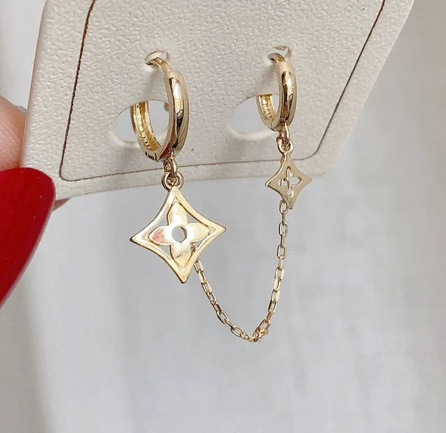 One Piece Kite Flower Huggie Hoops Chain Earring