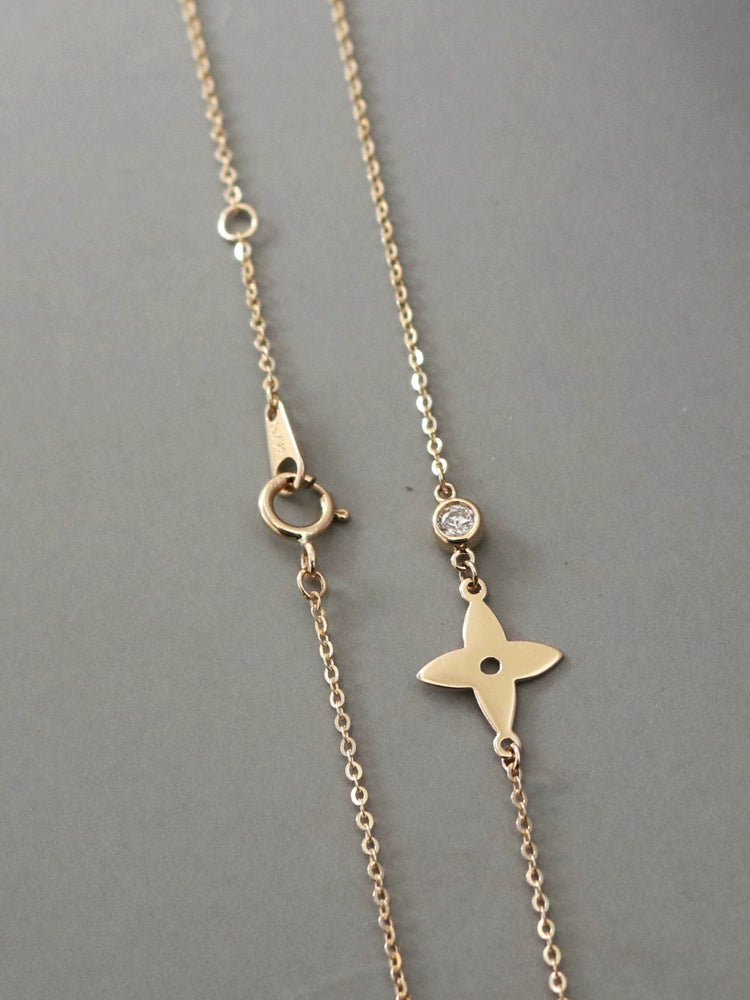 Kite Clover Bezel Necklace