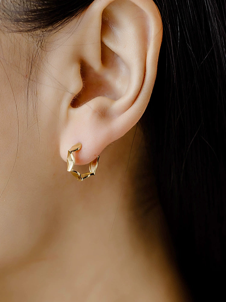 Raised Scallop Patterned Hoop Earrings