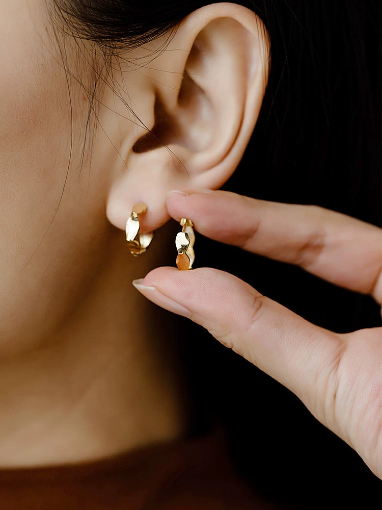 Raised Scallop Patterned Hoop Earrings