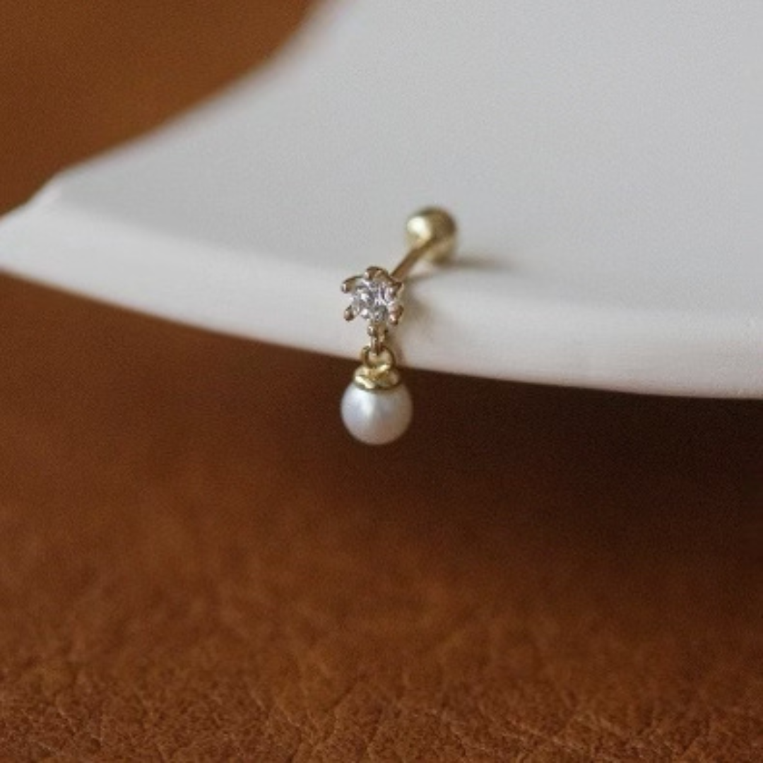 Dame Pearl Stud Earrings