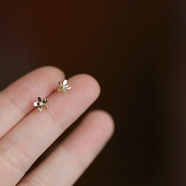 Sweet Chrysanthemum Stud Earrings