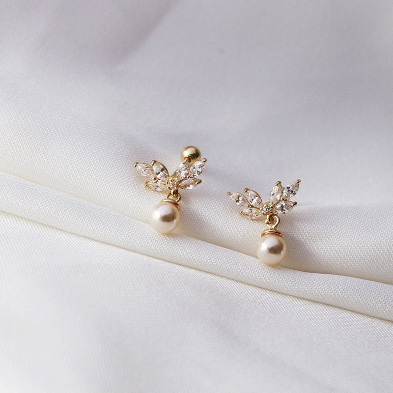 Crystal Wreath Pearl Stud Earrings