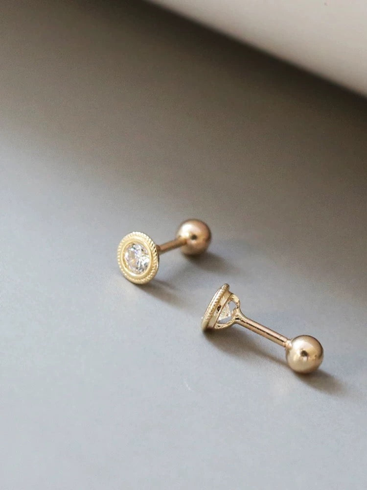 Ribbed Dish Moissanite Stud Earrings