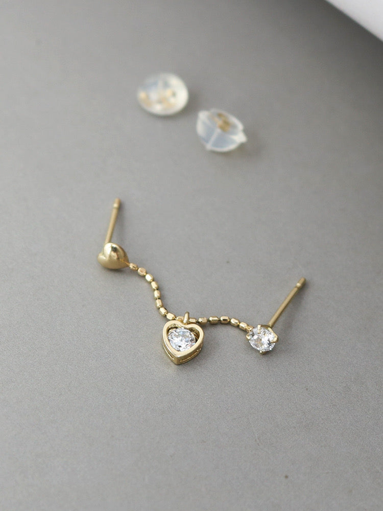 One Piece Hanging Heart Stud Earring