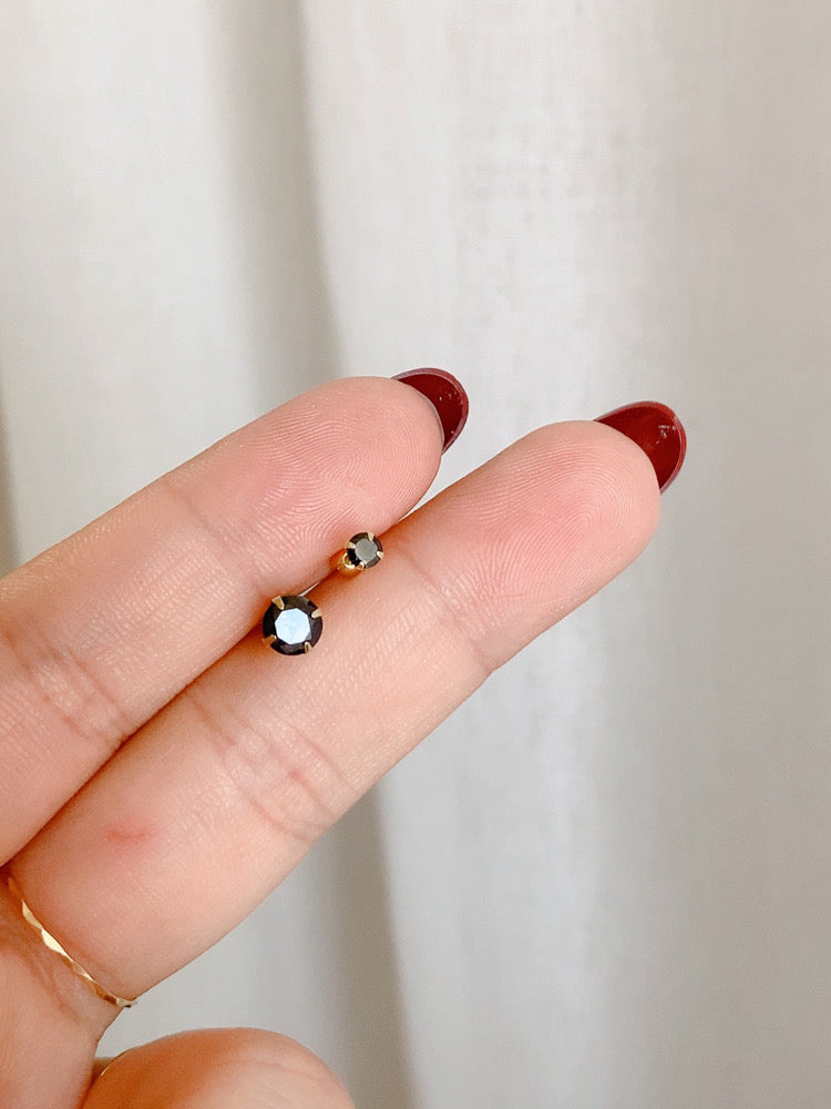 Four Claw Black Agate Round Stud Earrings