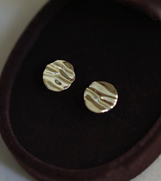 Crinkled Discs Stud Earrings