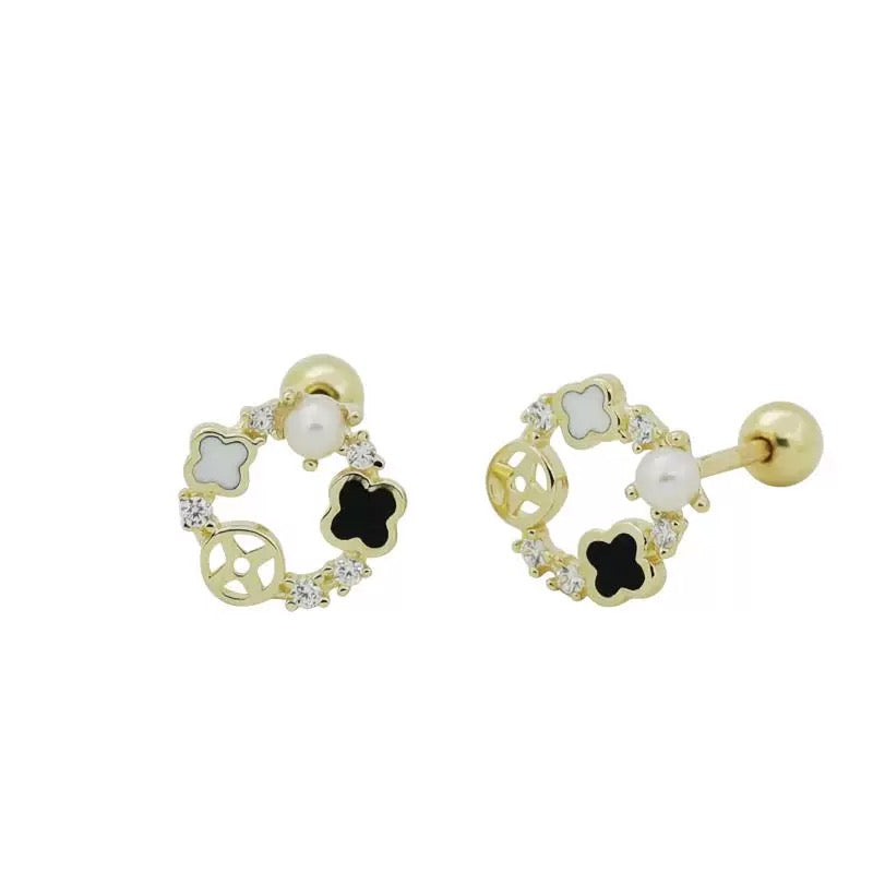 Clover Wreath Pearl Stud Earrings