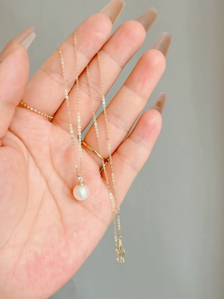 Bezel Hanging Pearl Necklace