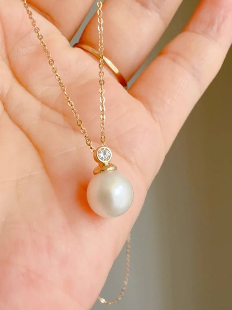 Bezel Hanging Pearl Necklace