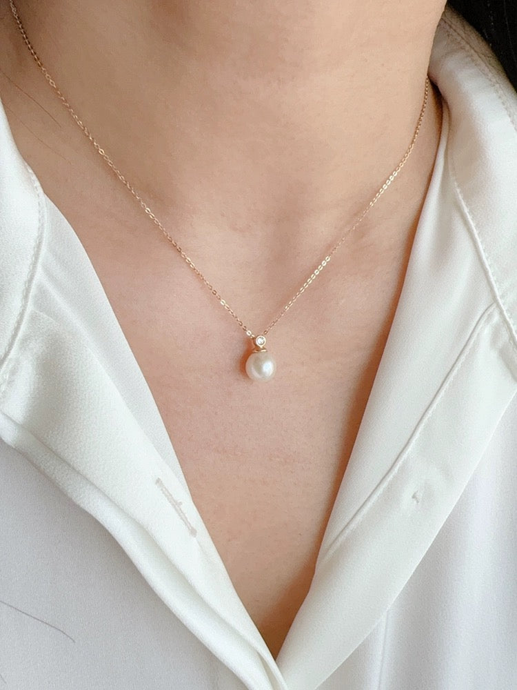 Bezel Hanging Pearl Necklace