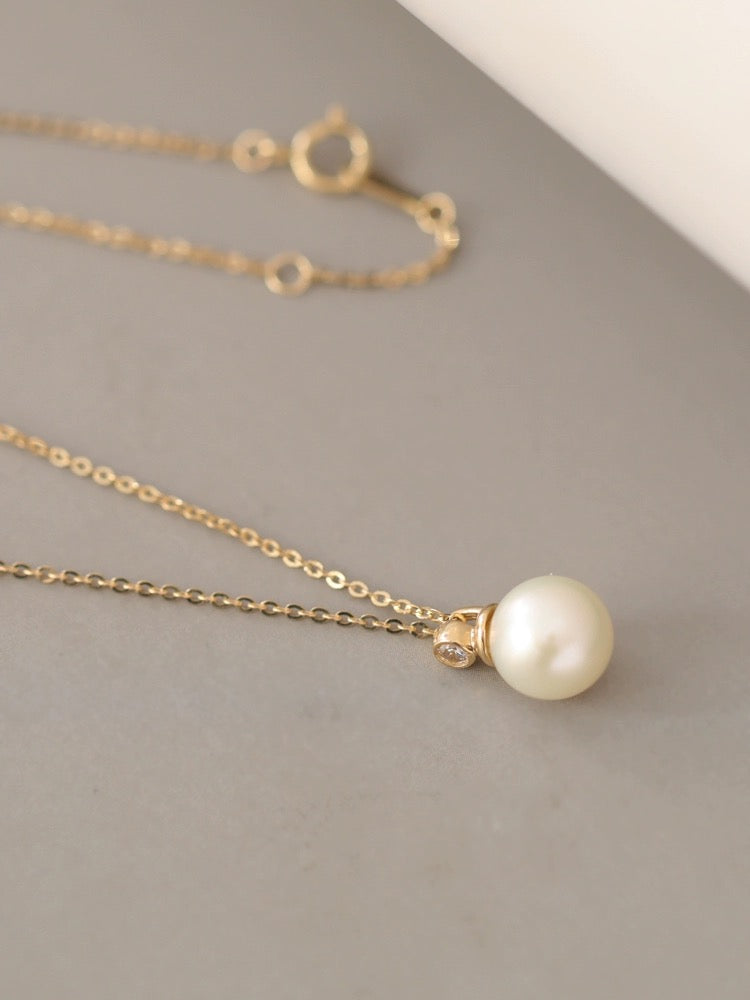 Bezel Hanging Pearl Necklace