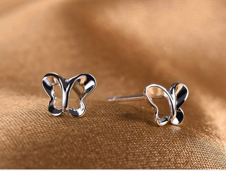 Motif Butterfly Stud Earrings