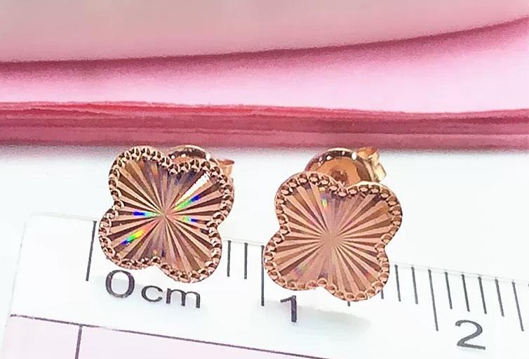 Beaded Clover Plate Stud Earrings