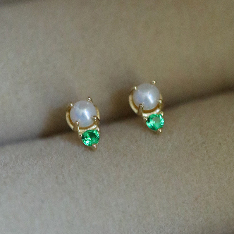 Elvie Pearl Stud Earrings