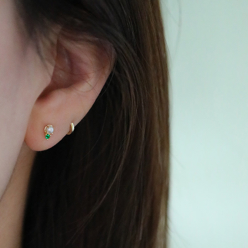 Elvie Pearl Stud Earrings