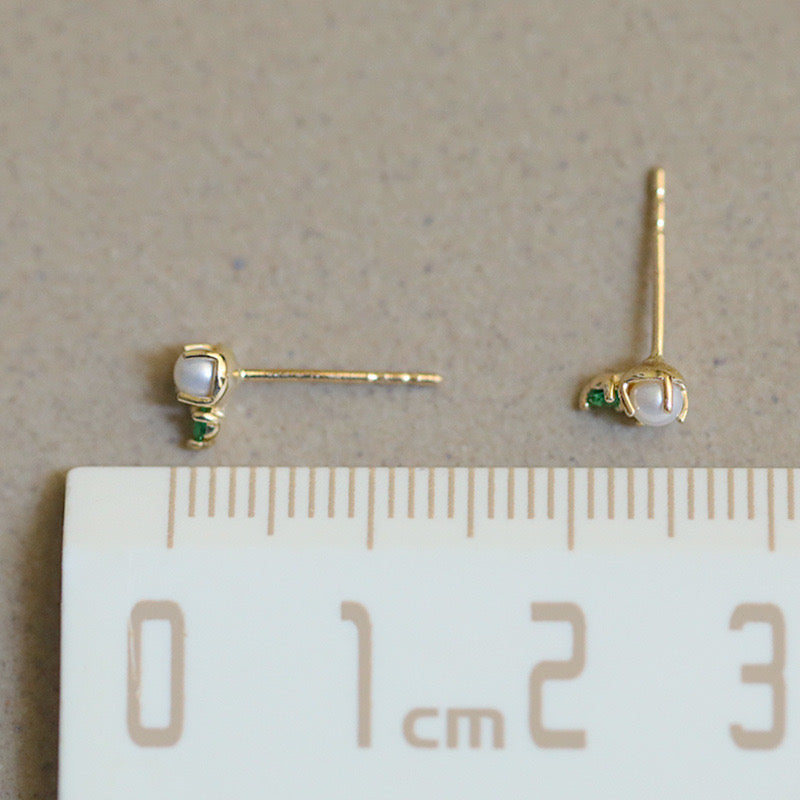 Elvie Pearl Stud Earrings