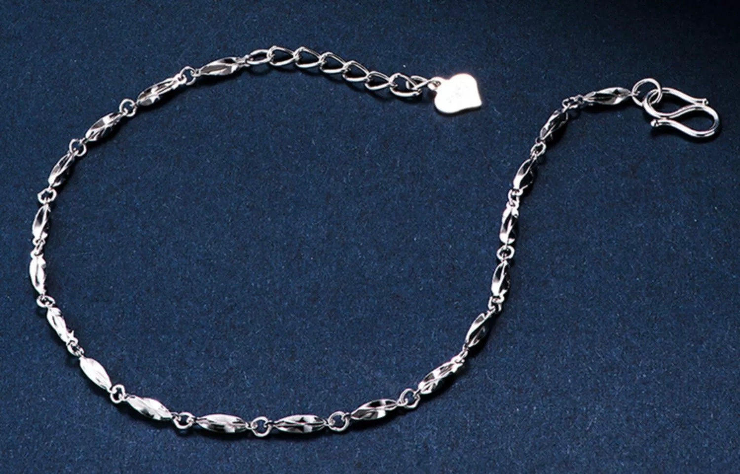 Leaf Patterned Chain Bracelet