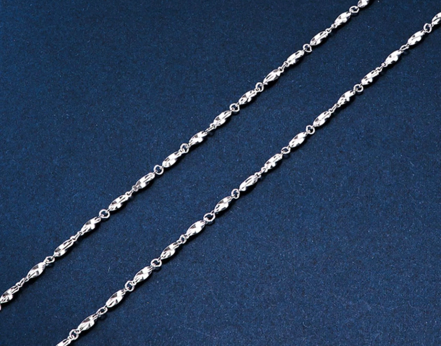 Leaf Patterned Chain Bracelet